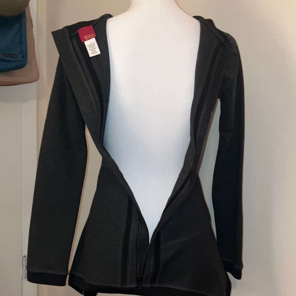G.I.L.I. Crossover zip back Grey and  Black V-Neck Top - Picture 7 of 8